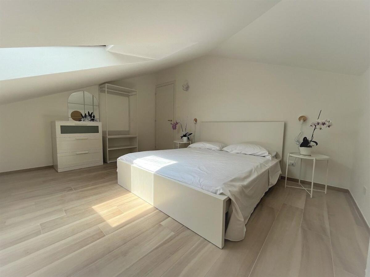 Appartement Attico Lilium à Peschiera del Garda Extérieur photo