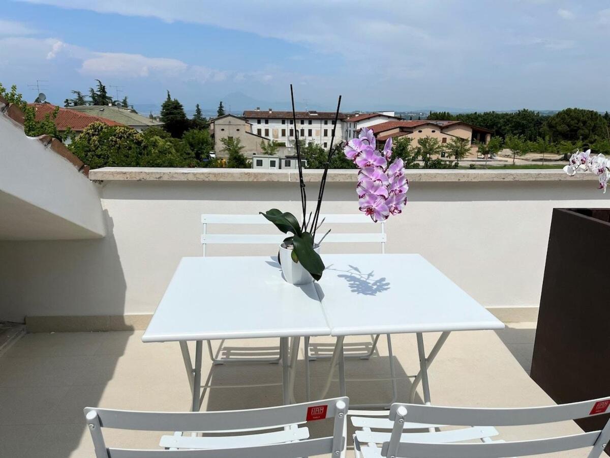 Appartement Attico Lilium à Peschiera del Garda Extérieur photo