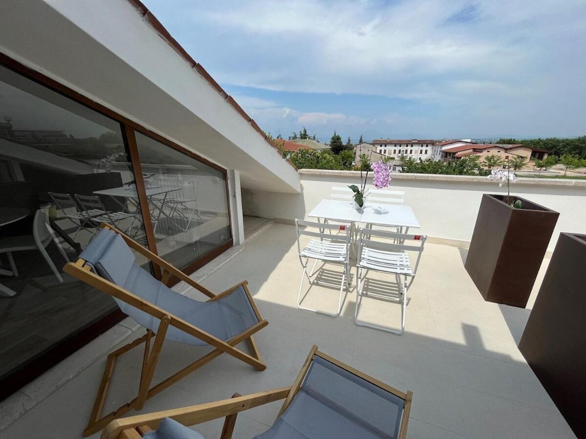 Appartement Attico Lilium à Peschiera del Garda Extérieur photo