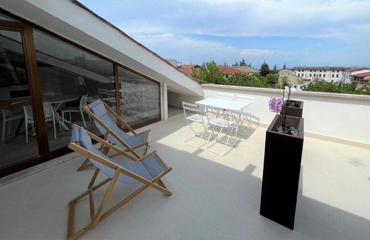 Appartement Attico Lilium à Peschiera del Garda Extérieur photo