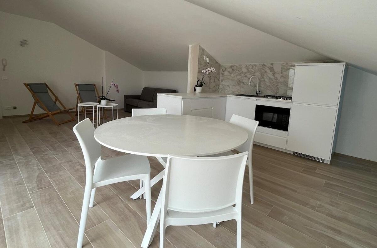 Appartement Attico Lilium à Peschiera del Garda Extérieur photo